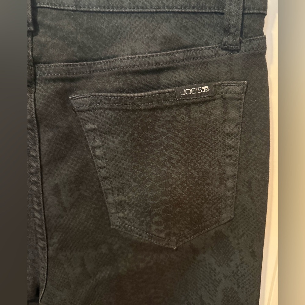 Joe's Jeans Women's Charlie
Black Snake Print Skinny Jeans Size 27